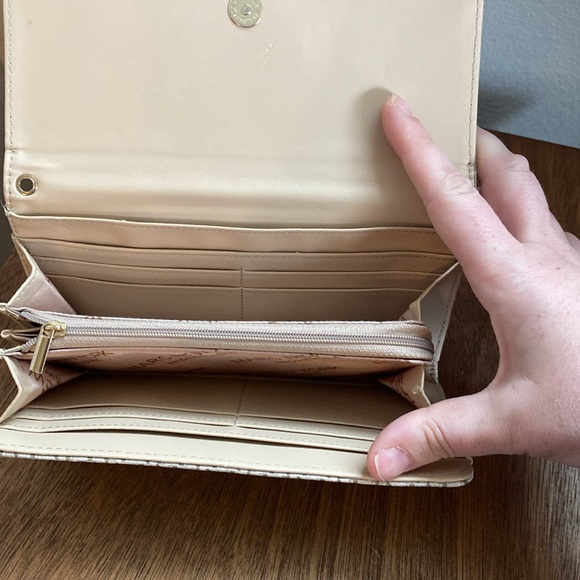 Marc New York EUC Logo Full-Size Wallet, Tan & Gold, Card & Coin Holder - Picture 7 of 13